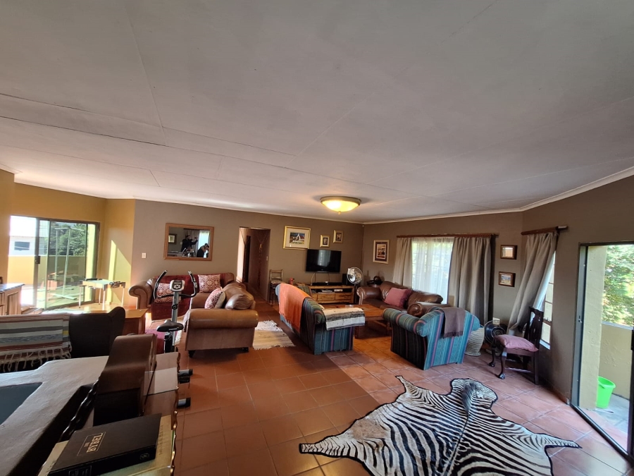 6 Bedroom Property for Sale in Olifantsnek North West